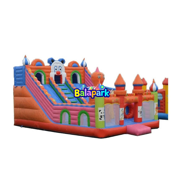 Aufblasbarer Spielpark im Angry-Birds-Stil