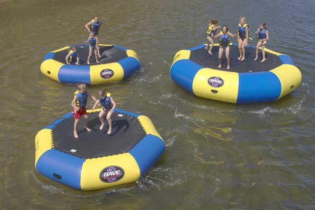 Aufblasbares Wassertrampolin